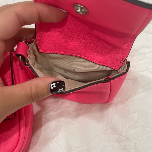 Wmns GUESS hot pink purse USED - Picture 2 of 10